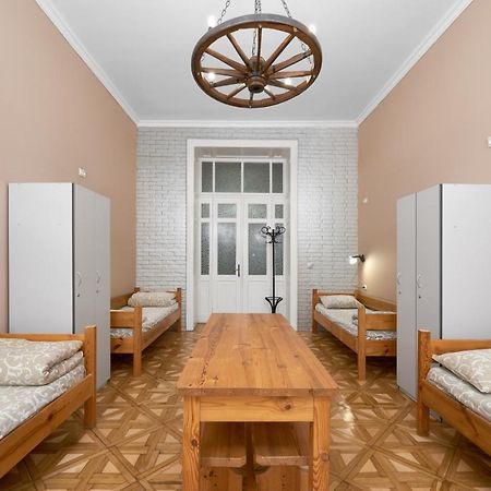 Cossacks Hostel Lviv Buitenkant foto