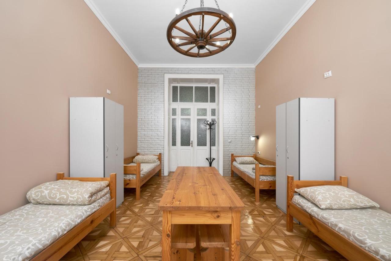 Cossacks Hostel Lviv Buitenkant foto