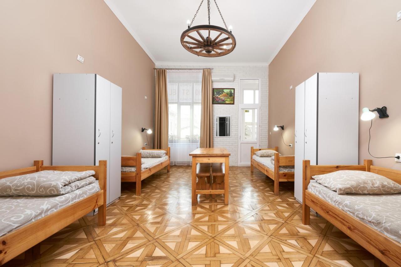 Cossacks Hostel Lviv Buitenkant foto