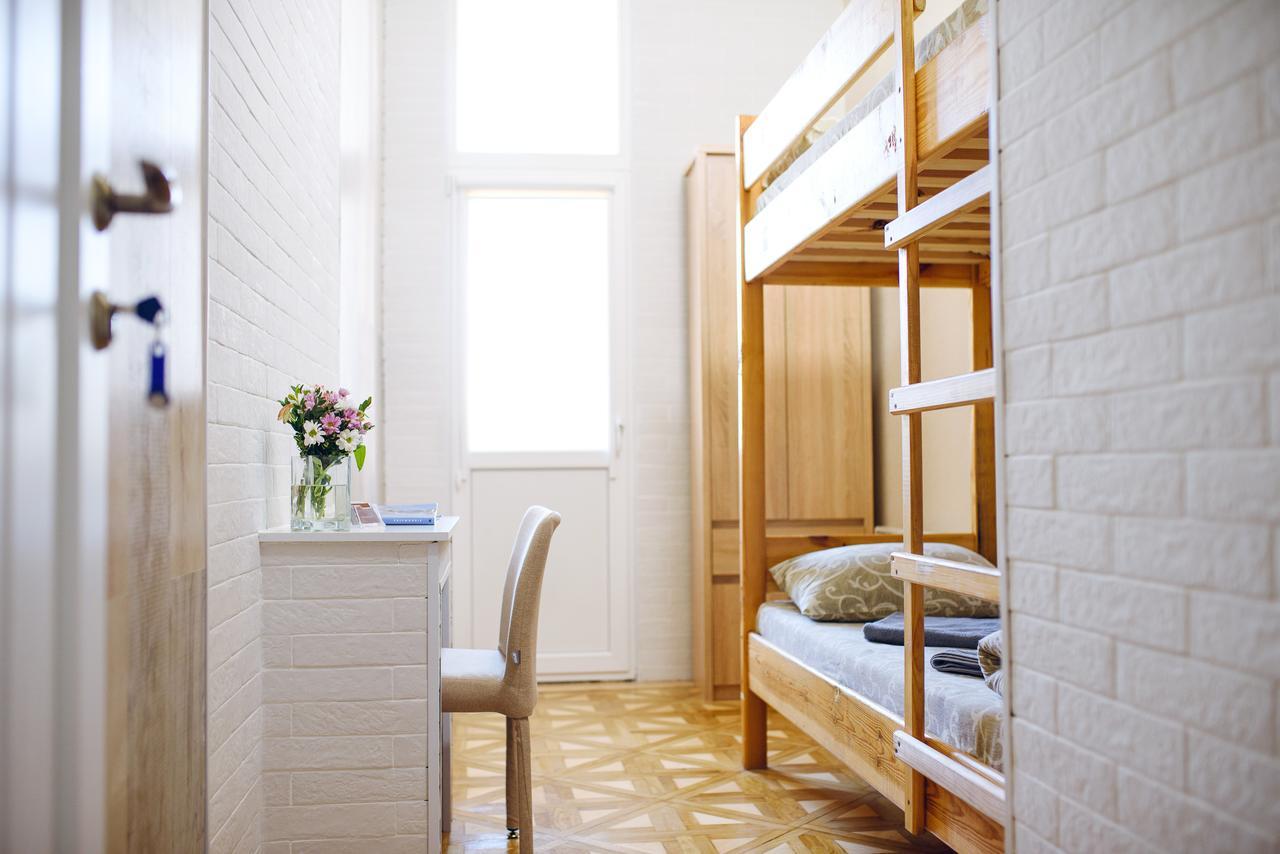 Cossacks Hostel Lviv Buitenkant foto