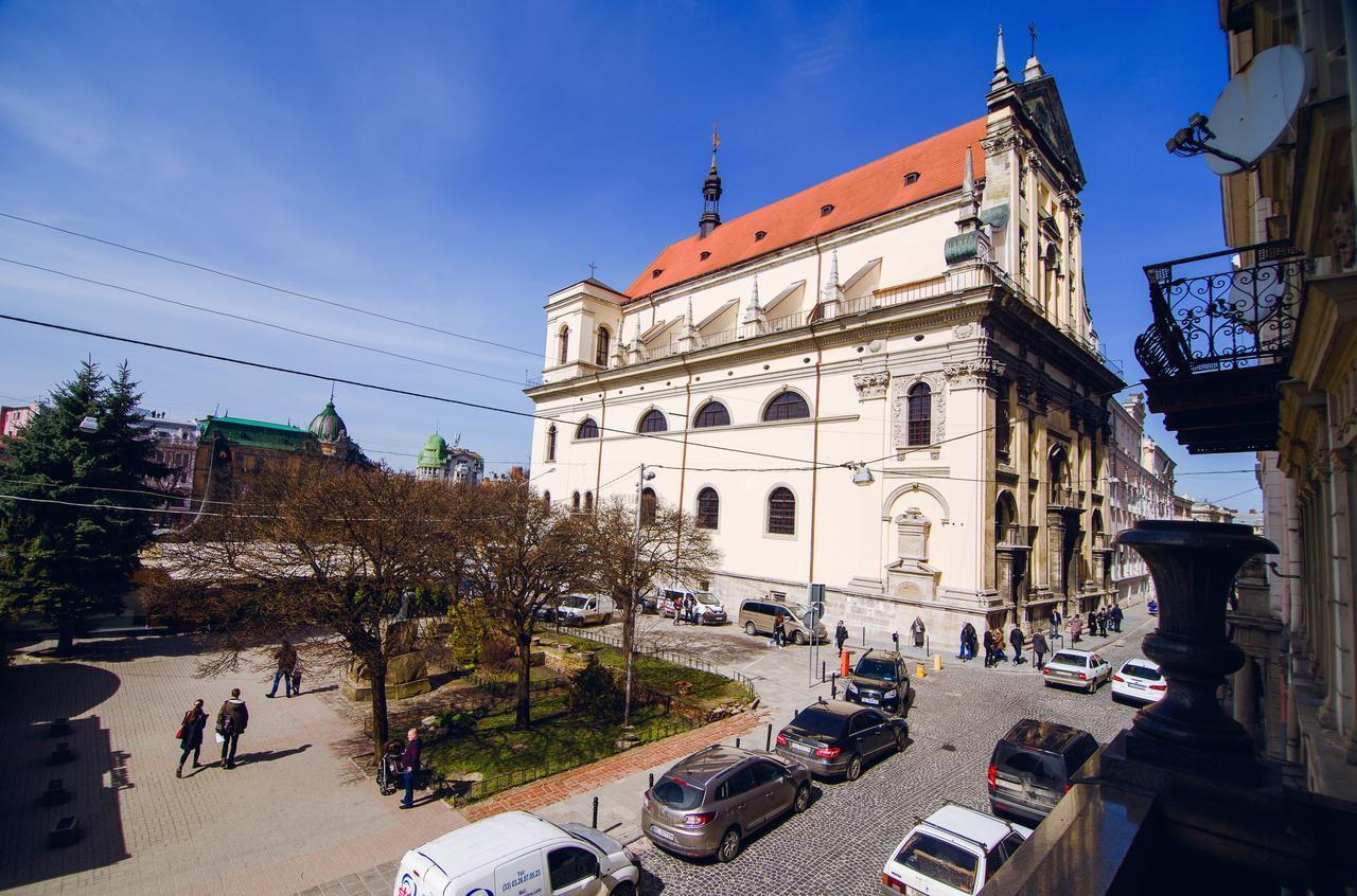 Cossacks Hostel Lviv Buitenkant foto