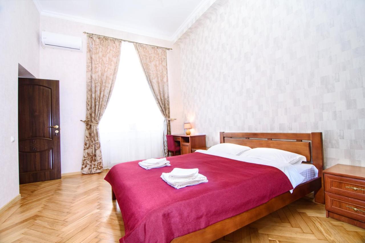Cossacks Hostel Lviv Buitenkant foto
