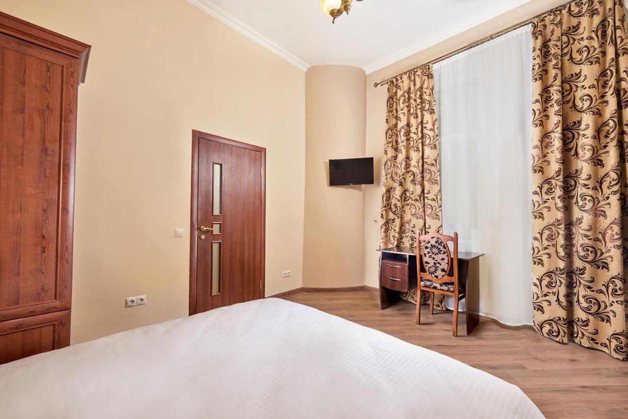 Cossacks Hostel Lviv Buitenkant foto