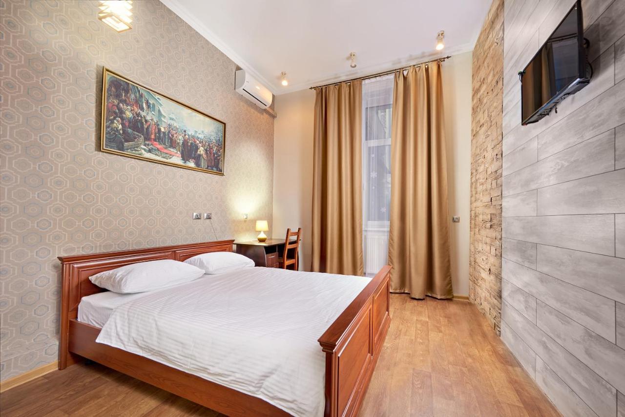 Cossacks Hostel Lviv Buitenkant foto